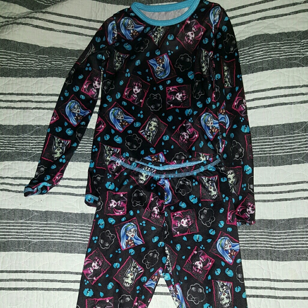Girls monster high pajamas